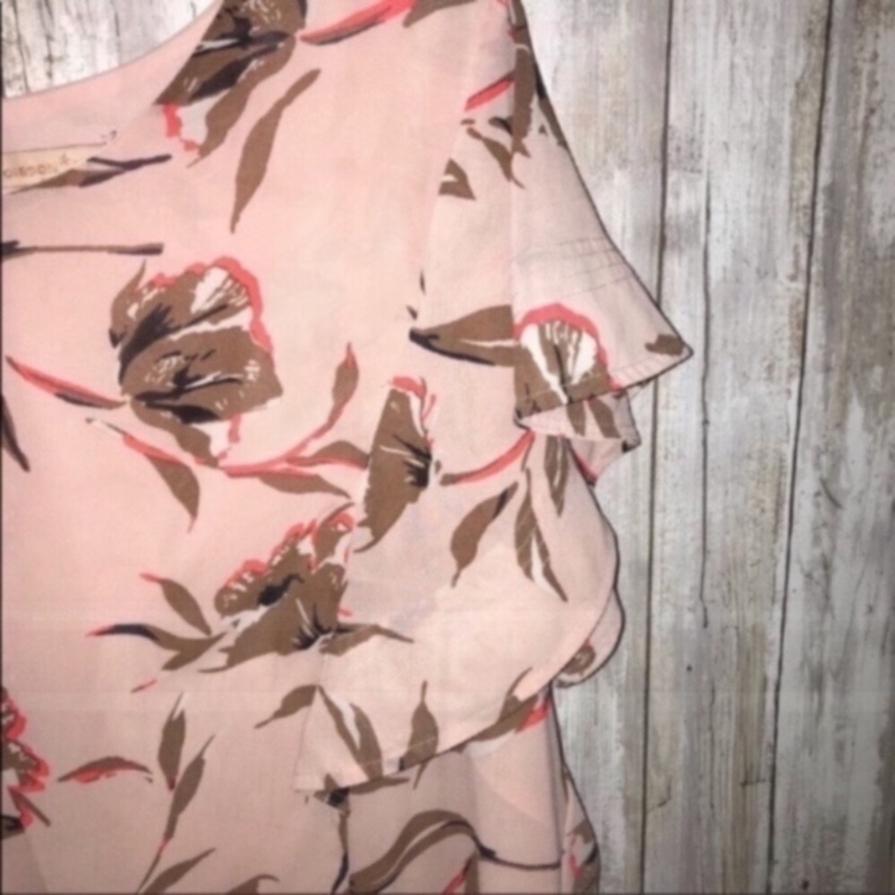 Gibson Latimer Floral 2 Tone Blouse - Picture 2 of 5